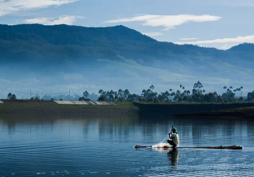 menikmati-keindahan-danau-situ-cileunca-di-pangalengan
