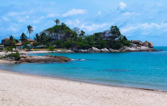 Menjelajahi Keindahan Pantai Parai Tenggiri di Bangka Belitung