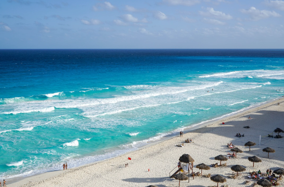 Menjelajah Keindahan Pantai Cancun Dengan Air Turquoise