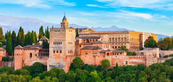 Menikmati Keindahan Alhambra yang Memukau di Granada