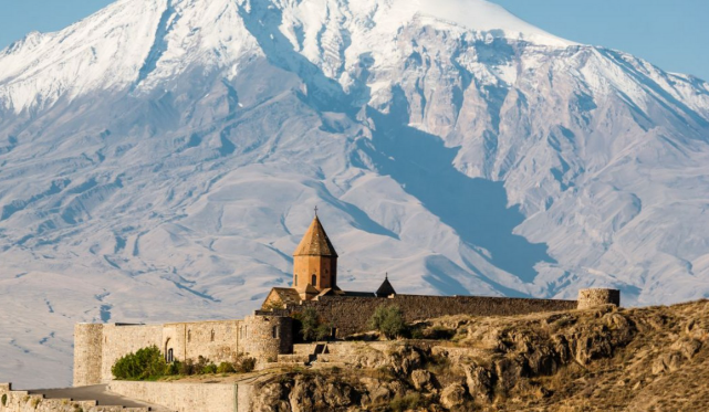 Menyusuri Keindahan Biara Khor Virap di Armenia