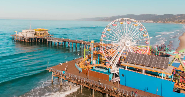 Menikmati Keindahan Pantai Santa Monica di California