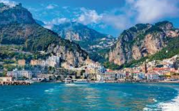 Liburan Romantis di Pantai Amalfi Italia