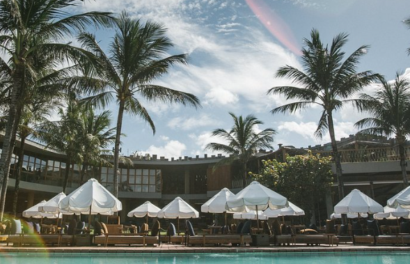 Review Beach Club Potato Head Beach Club