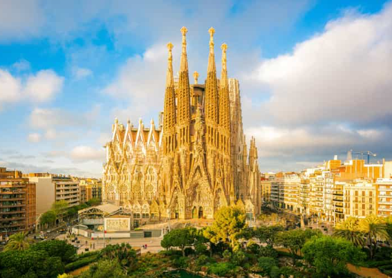 Menjelajahi Sagrada Família: Ikon Arsitektur Barcelona