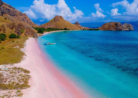 Review Destinasi Labuan Bajo yang memukau di Flores NTT