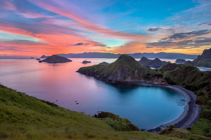 Labuan Bajo Flores Review Keindahan Bukit Dan Laut Eksotis