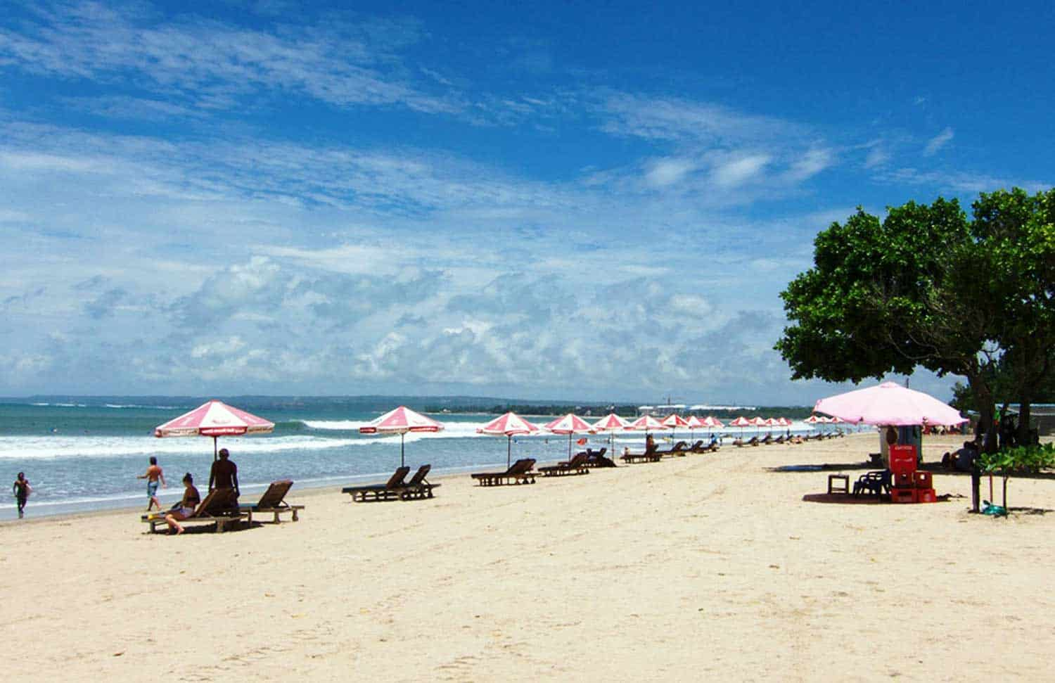 Review Wisata Pantai Kuta Ikonik dan Selalu Ramai
